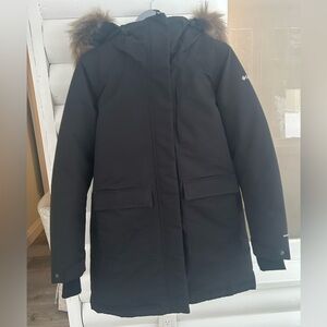 Black women’s Columbia Parka size medium